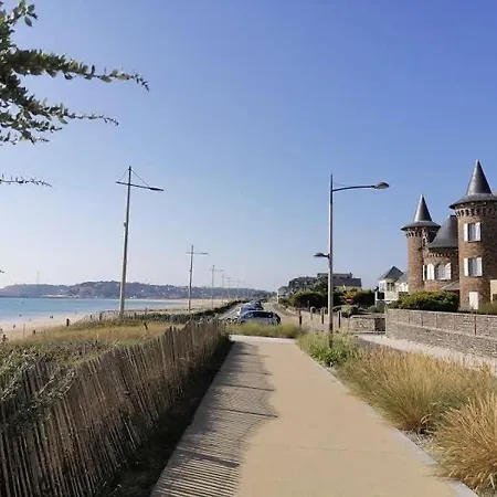 Holiday home Le Petit Logis De Plage Wc Exterieur